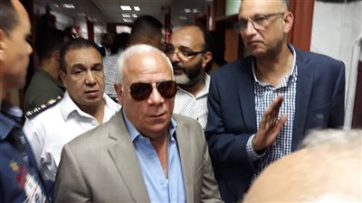 محافظ بورسعيد ووكيل الصحة يزوران مصابي حادث أتوبيس العمال (صور)