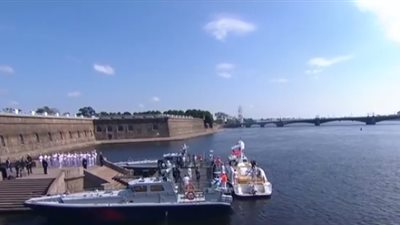 استعراض للقوات البحرية الروسية بحضور بوتين (فيديو)