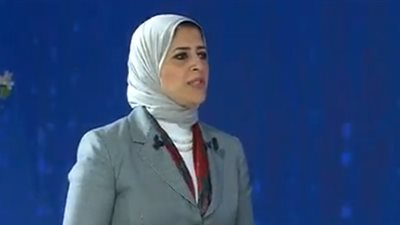 هالة زايد تستعرض خطة تطوير منظومة التأمين الصحي أمام السيسي (فيديو)