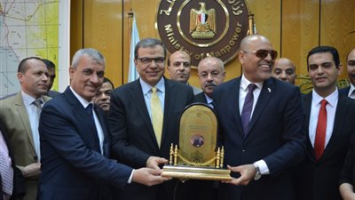 محمد سعفان يلتقي المجلس التنفيذي لنقابة العاملين بالبترول (صور)