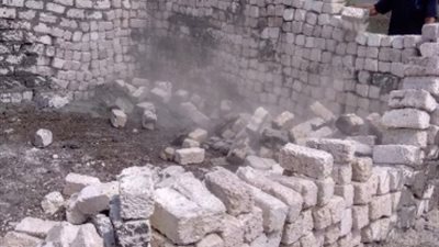 إزالة فورية لتعد على أرض زراعية في المنصورة (صور)