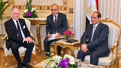 رسائل السيسي لرئيس الكونجرس اليهودي العالمي.. حريصون على تطوير العلاقات مع واشنطن.. نساند جهود استئناف عملية السلام بين الفلسطينيين والإسرائيليين.. و«لاودر»: نقدر جهود مصر في مكافحة الإرهاب