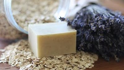 مقشر «الشوفان باللافندر» لبشرة ناعمة وبيضاء