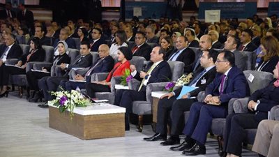 السيسي يطالب الإعلام بتشجيع التطوير وإبراز الإيجابيات والنجاح