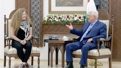 عهد التميمي.. حيوية في أولى ساعات الحرية.. استقبال جماهيري وتصريحات صحفية.. زيارة قبر «عرفات» ولقاء مع «أبو مازن».. هاشتاج باسم أيقونة فلسطين يتصدر تويتر.. وصاحبة الكف الناعم تنتصر