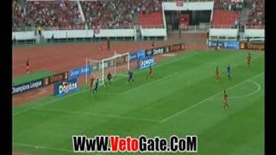 بالفيديو.. حارس الوداد يرتبك أمام عرضية خطيرة لأحمد فتحي