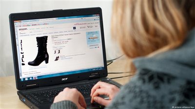 «نساء مصريات» يلجأن إلى التجارة الإلكترونية هربا من البطالة