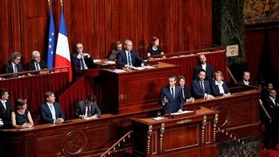 المعارضة الفرنسية تطرح مذكرتين لإسقاط الحكومة