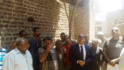 صرف 10 آلاف جنيه للأسرة المتضررة بتل الزوكي بطما (صور)