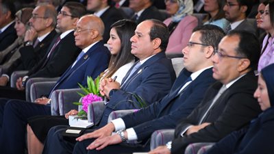 التفاصيل الكاملة لحوار المصارحة في جلسة «اسأل الرئيس».. السيسي يكشف موقف الدولة من المصالحة مع الإخوان.. ويؤكد: وقوف العرب مع مصر في 3 يوليو أنقذها من الغرق.. و«مستعد أنزل مع الشباب وأن