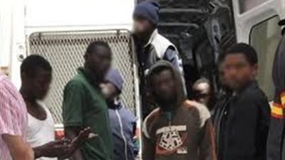 سلطات مطار القاهرة ترحل ٢٤ أفريقيا حاولوا التسلل إلى دول الجوار