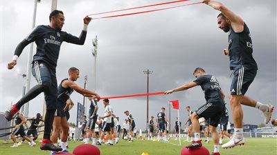 ريـال مدريد يستعد للقاء مانشستر يونايتد بكأس رابطة الأبطال (صور)