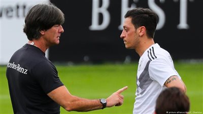 مدرب ألمانيا يدرس واقعة اعتزال «أوزيل».. ويدلي بتصريحاته قريبا