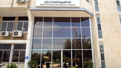 تثبيت العاملين الذين أمضوا 3 سنوات في الوظيفة