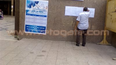 بالصور.. لوحات إرشادية في أول أيام التنسيق بـ«آداب عين شمس»