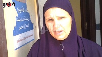 بالفيديو.. عاملة نظافة في مدرسة بالجيزة: 25 سنة خدمة.. والراتب 200 جنيه