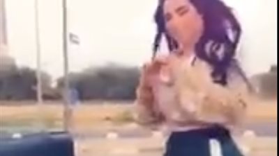 أول مخالفة بحق كويتية تؤدي تحدي «كيكي» (فيديو)