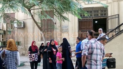 بالصور.. تشديدات أمنية على بوابات معامل التنسيق بـ«هندسة القاهرة»