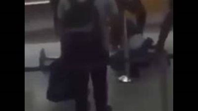 بالفيديو.. مشاجرة عنيفة بين خليجي وشرطة مطار فرانكفورت الألمانية