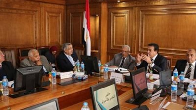 أولياء أمور طلبة الدبلومة الأمريكية يطالبون بتخفيض حد القبول بالجامعات