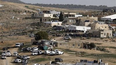 الاحتلال يوزع أوامر هدم على منازل قرية أم الحيران رغم الاتفاق