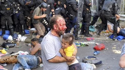 بالفيديو والصور.. كرواتيا ترسل 100 شرطي للتعامل مع المهاجرين