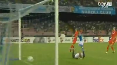 بالفيديو.. «درايس ميرتينز» يحرز الهدف الثالث لنابولى في كلوب بروج