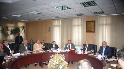 محافظ الشرقية: إنارة شوارع الزقازيق بالطاقة الشمسية