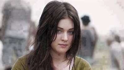 معركة على «فيس بوك» بين الشباب والفتيات بسبب صورة لفتاة روسية فقيرة