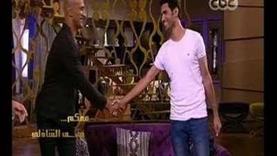 بالفيديو.. كرم جابر ينسحب من مصارعة متحدٍ خوفًا عليه