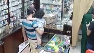 بالفيديو .. زوجان يسرقان صيدلية على طريقة «عصابة حمادة وتوتو»