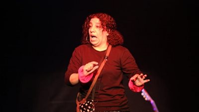 بطلة عرض «أنا كارمن» للجمهور: ادعموا المسرح