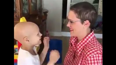 بالفيديو.. رد فعل مؤثر لطفلة أخبرتها الطبيبة بشفائها من السرطان