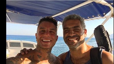 بالصور.. أحمد الفيشاوي وهاني عادل يقضيان أجازتهما الصيفية في دهب