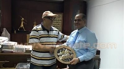 بالصور.. «أمين» يكرم مدير منطقة الإمام الشافعي بالآثار الإسلامية