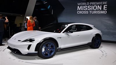 بورش تطلق سيارة كهربائية بحجم صغير