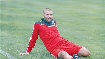 «متعب» يطلب المشاركة أمام الزمالك من البداية