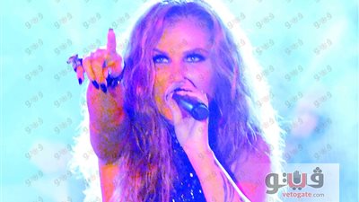 نيكول سابا تخطف الأنظار بفستان قصير في ختام سهرات صيف «6IX degrees»