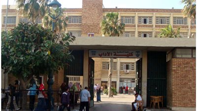 طلاب آداب الإسكندرية يتظاهرون ضد هيئة التدريس اعتراضًا على النتيجة