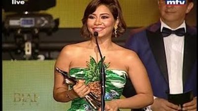 بالفيديو.. تكريم شيرين عبد الوهاب في مهرجان «بياف»