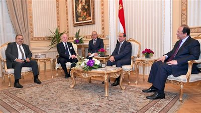 حصاد رسائل السيسي لرئيس الكونجرس اليهودي.. مساندة مصر جهود استئناف عملية السلام بين الفلسطينيين والإسرائيليين.. التوصل لحلول سياسية لأزمات المنطقة.. احترام سيادة الدول.. وعدم التدخل في شئونها الداخلية