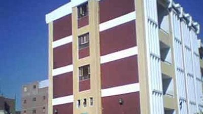 «الجلوس في المقاعد الأمامية» مشكلة الموسم في مدارس بني سويف.. مشاجرات بين أولياء الأمور والمعلمين بسبب ترتيب الجلوس داخل الفصول.. فلاح يكسر ذراع مدير مدرسة من أجل حصول نجلته على المقعد الأول