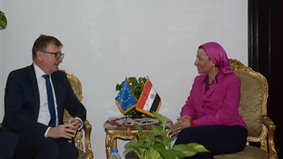 وزيرة البيئة تناقش مع مفوض الاتحاد الأوروبي سبل التعاون المشترك
