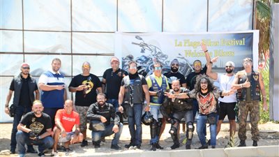 وصلات رقص وعروض بالدراجات النارية في حفل العيد بشاطئ «لابلاج»