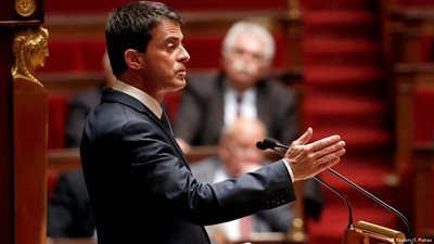 رئيس وزراء فرنسا يؤيد التعليق المؤقت لتمويل المساجد من الخارج