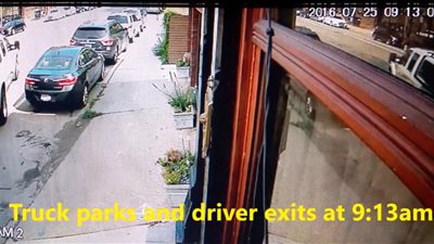 بالفيديو.. لصوص ينقذون كلبا خلال سرقة لاب توب من سيارة