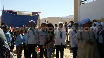 بالصور.. وزير التعليم يفتتح مدرسة المنيرة التجريبية بقنا