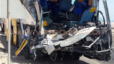 أول صور لحادث تصادم «أتوبيس» بـ«تريلا» في الغردقة