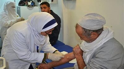 قافلة طبية للقضاء على فيروس سي بالزاوية الحمراء