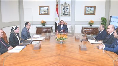 متحدث الرئاسة: السيسي يستعرض خطة تطوير منظومة المخلفات وتعظيم استغلال عملية التدوير.. يكلف بالإسراع في مد وصلات مياه الشرب.. ومراجعة الإجراءات الإدارية للمحاجر
